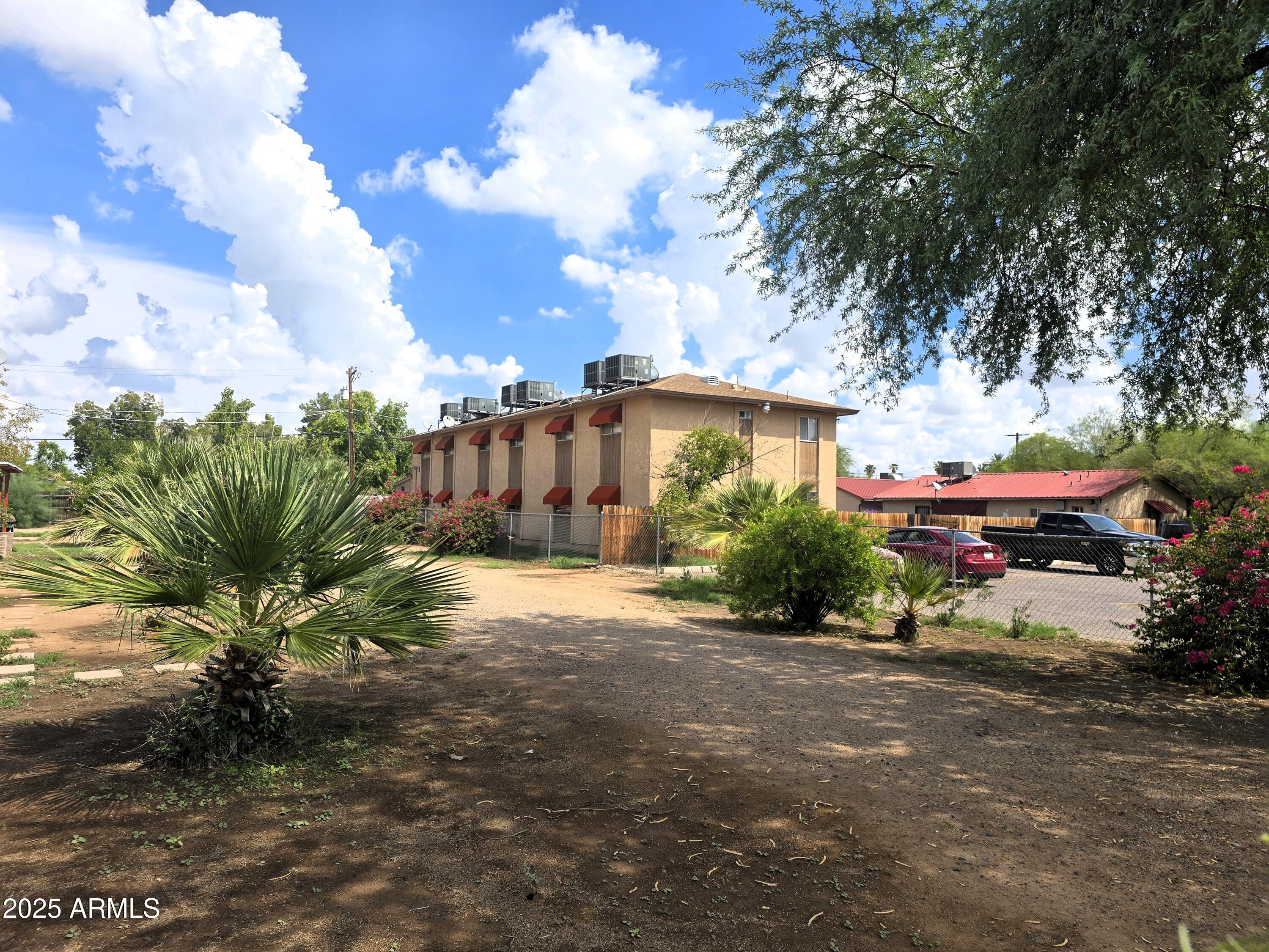 2118 W BELMONT Avenue