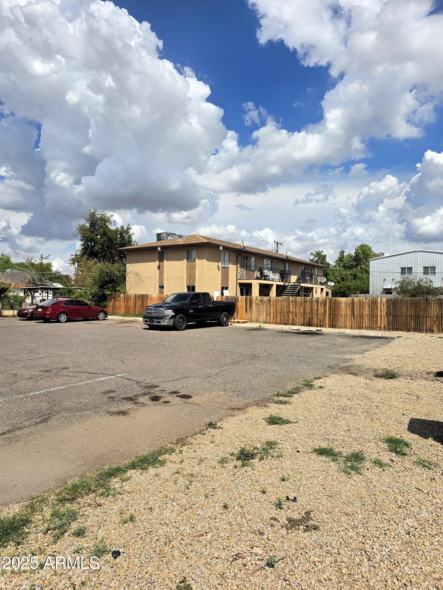 2118 W BELMONT Avenue