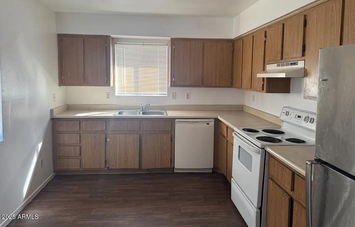 2118 W BELMONT Avenue