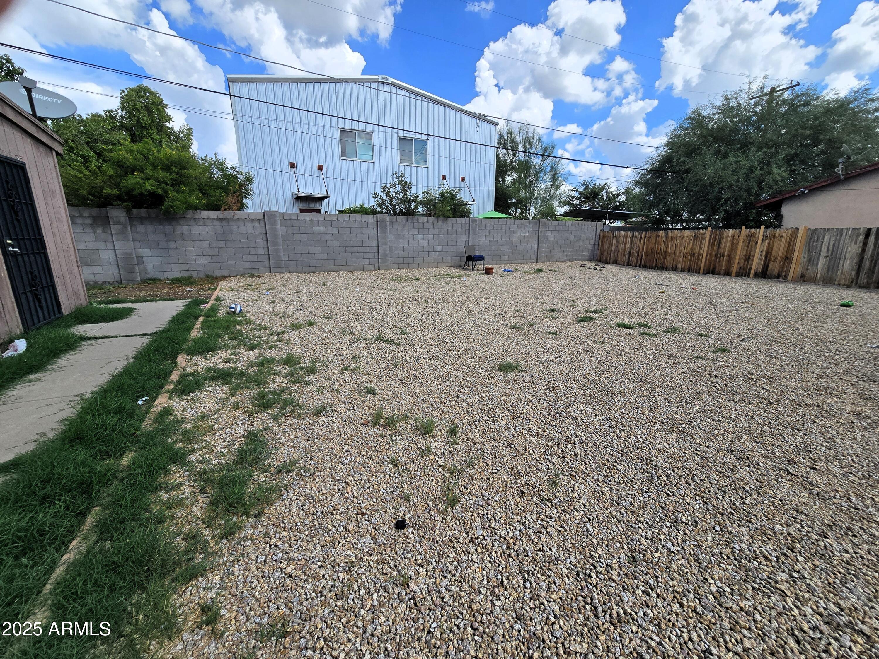 2118 W BELMONT Avenue