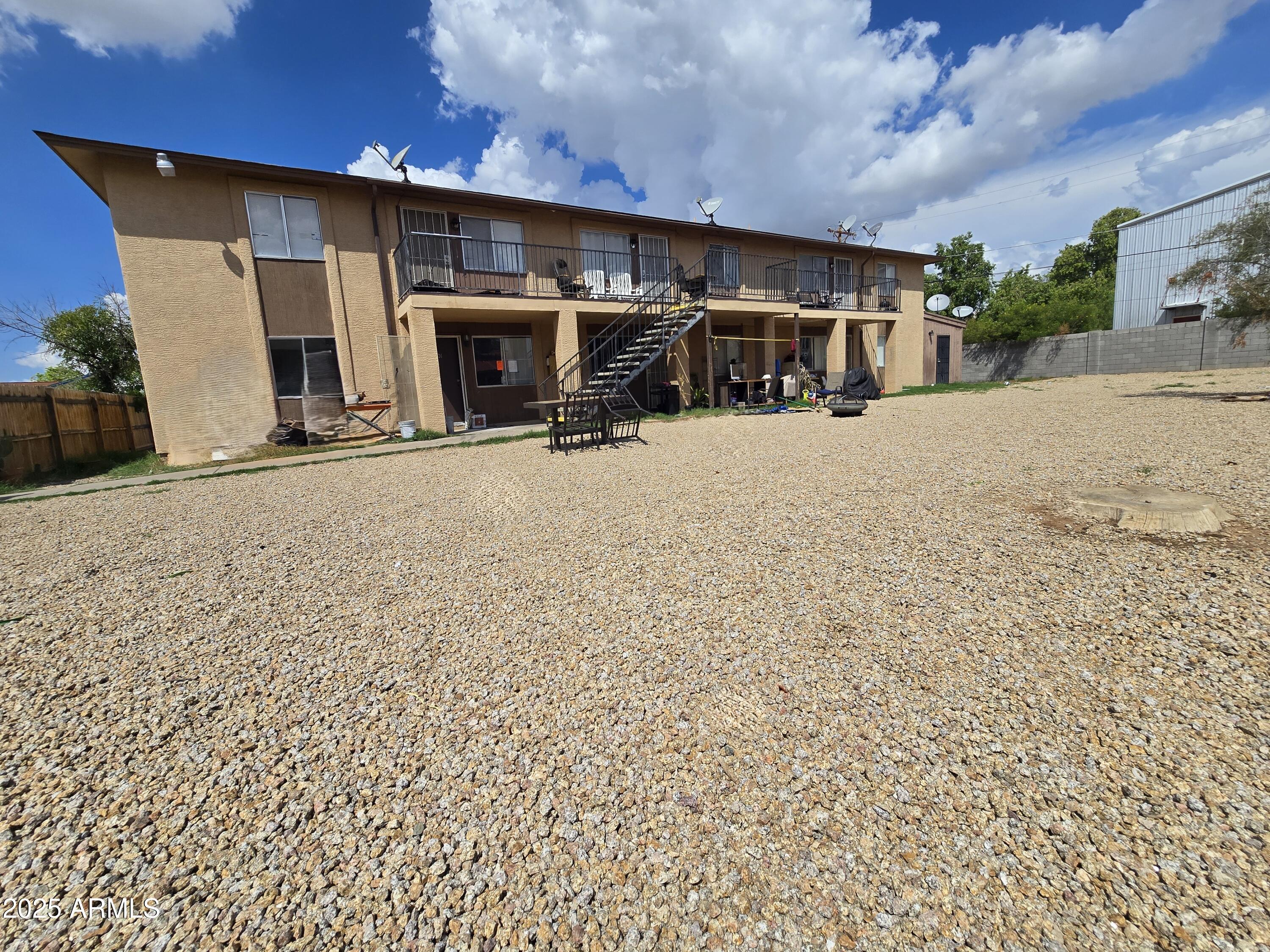 2118 W BELMONT Avenue