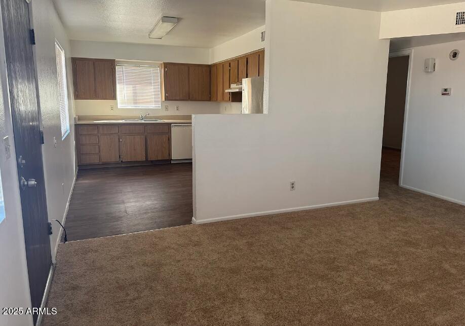 2118 W BELMONT Avenue