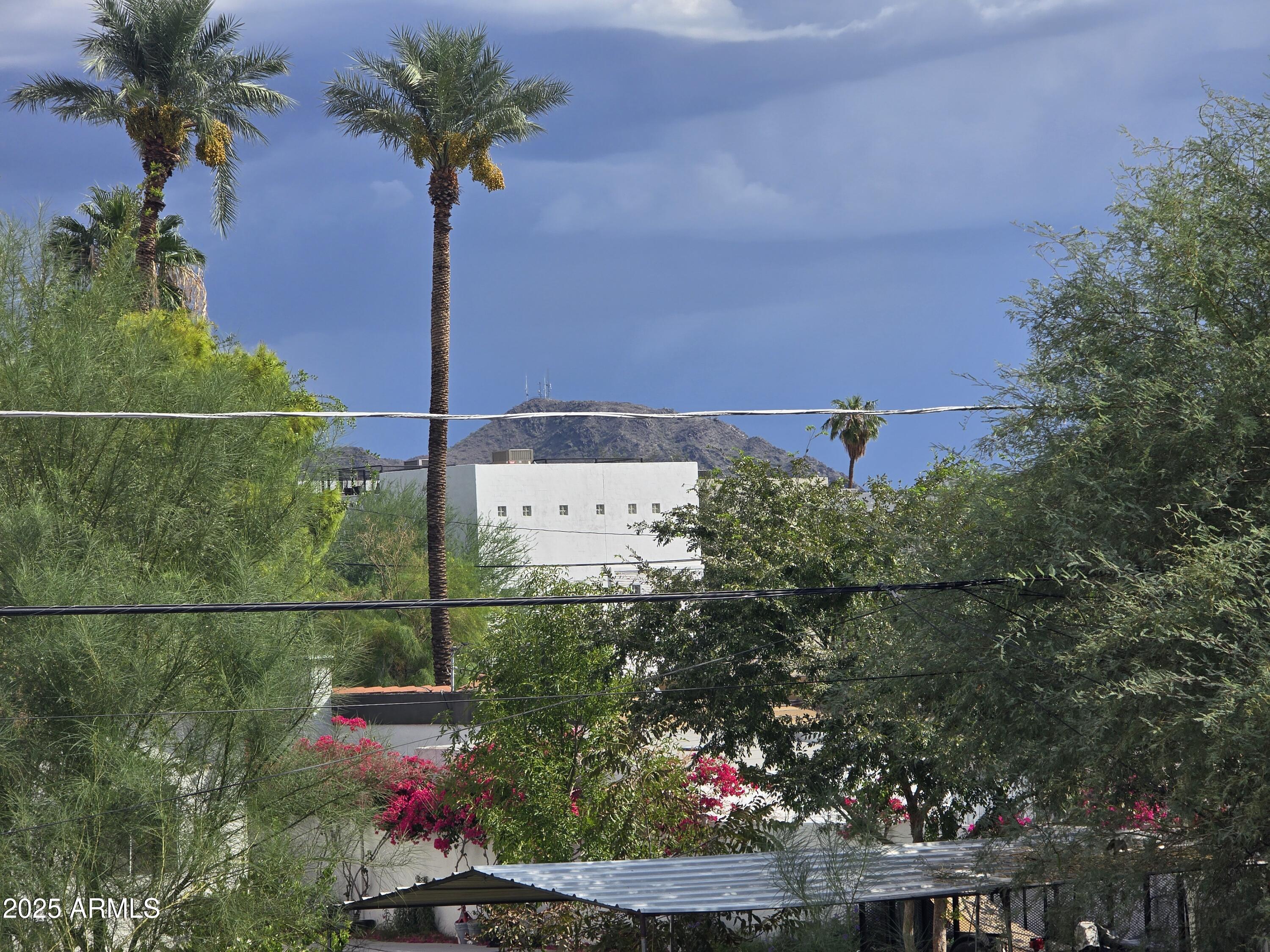 2118 W BELMONT Avenue