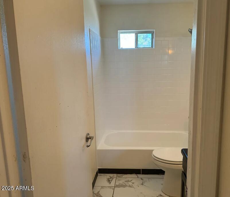 2118 W BELMONT Avenue