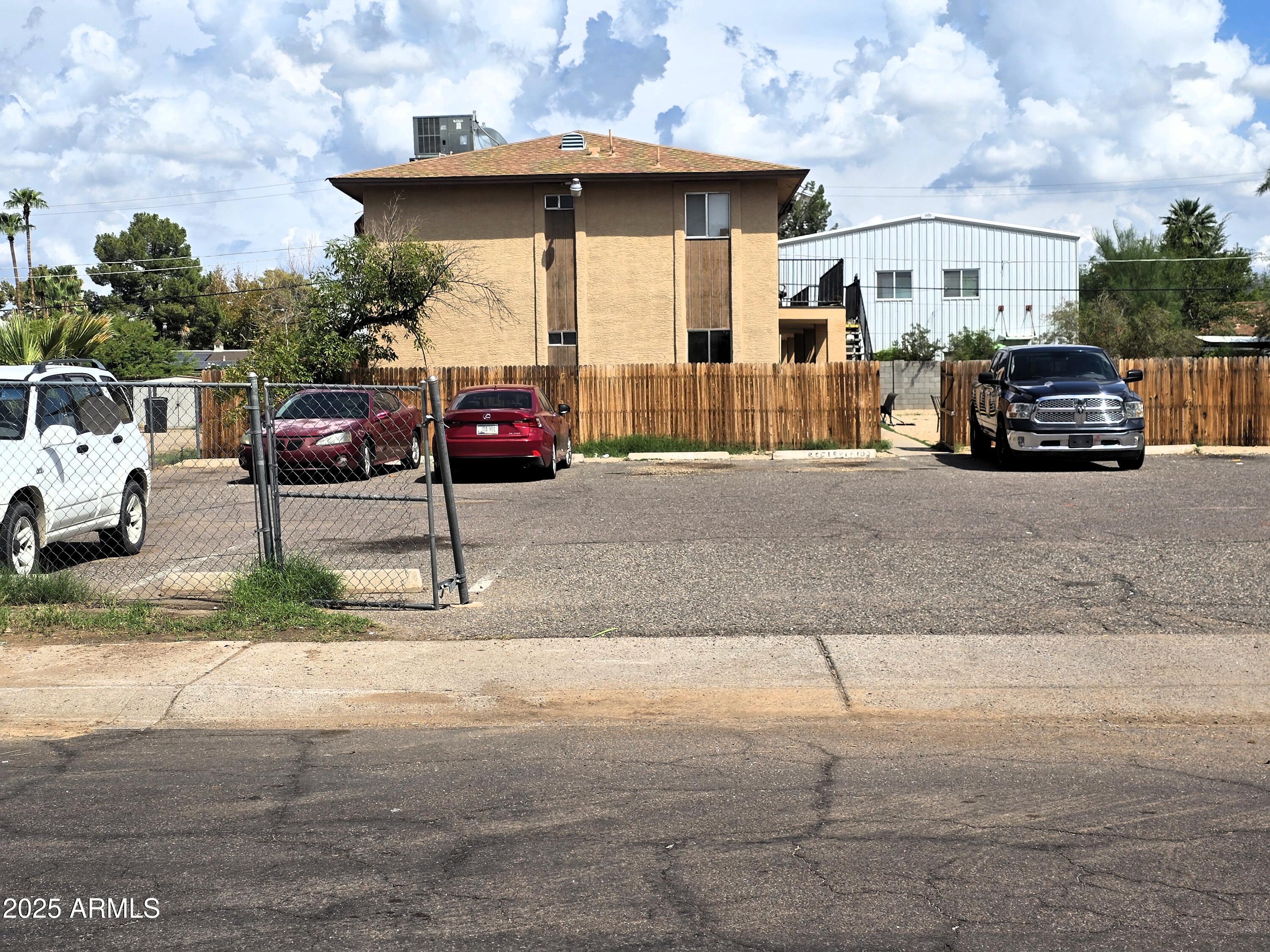 2118 W BELMONT Avenue