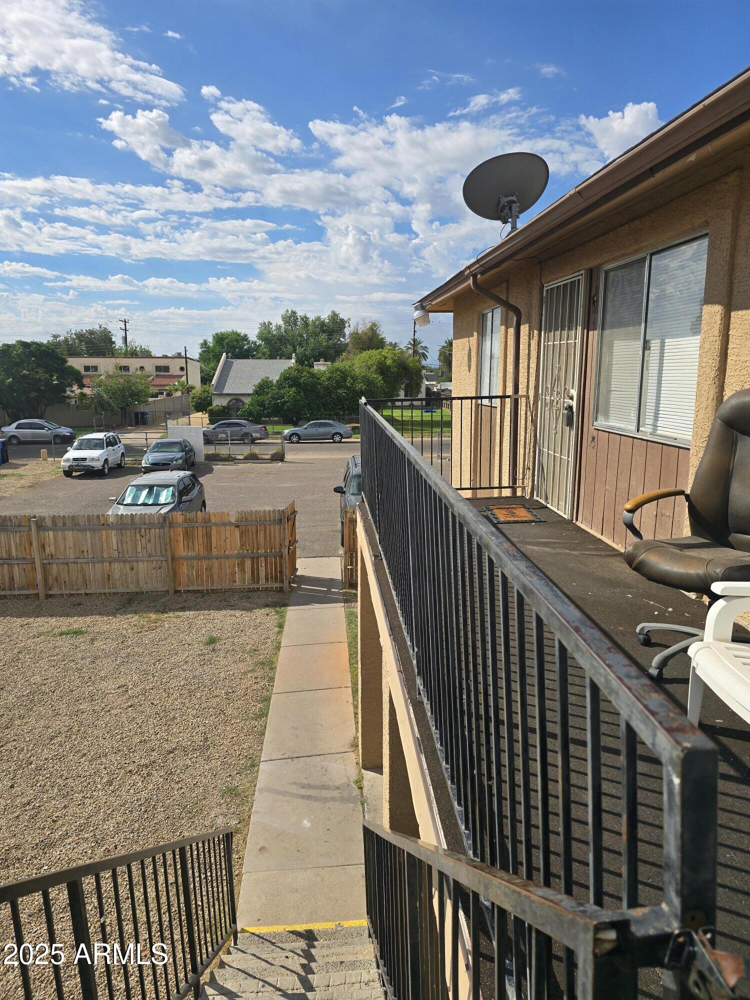 2118 W BELMONT Avenue