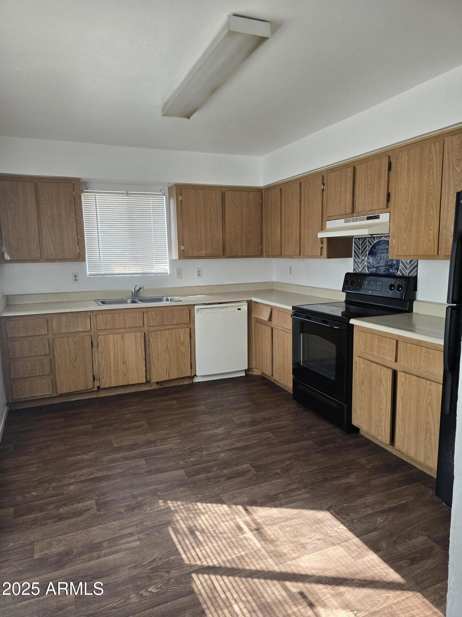 2118 W BELMONT Avenue