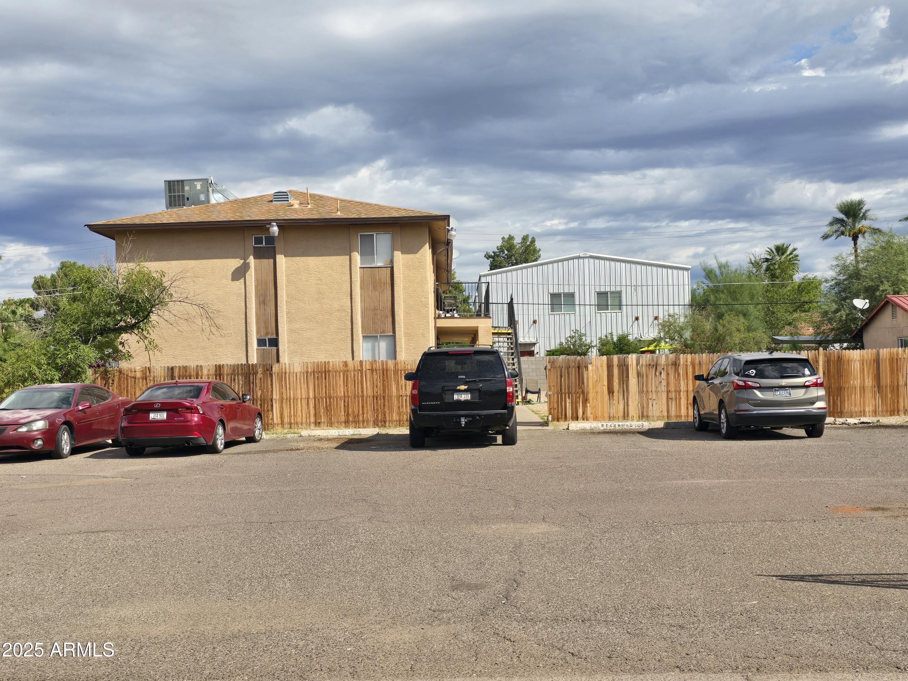 2118 W BELMONT Avenue