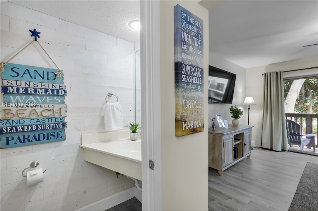 1 Tanglewood Drive Unit: 404