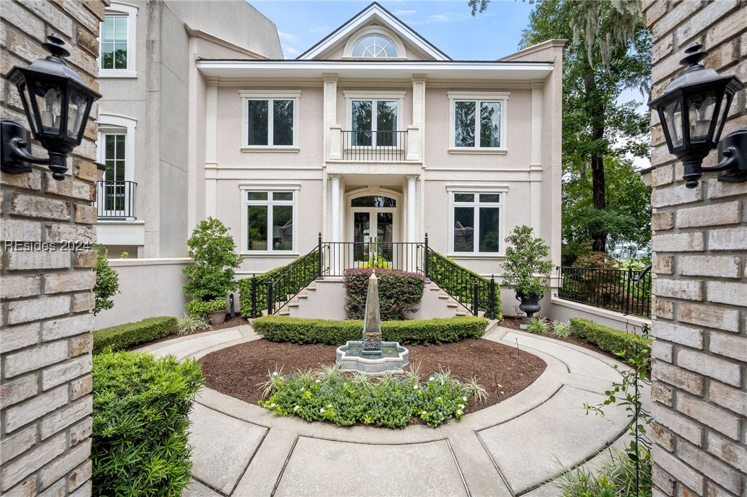 94 Crosstree Drive N