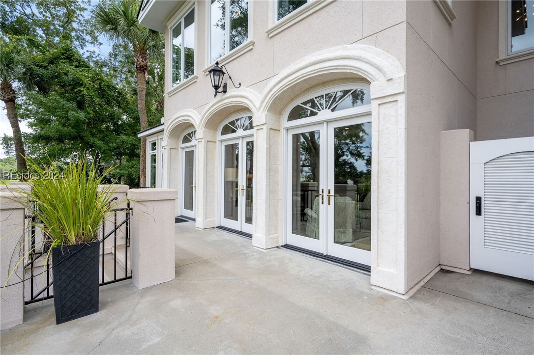 94 Crosstree Drive N