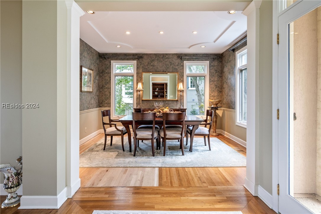 94 Crosstree Drive N