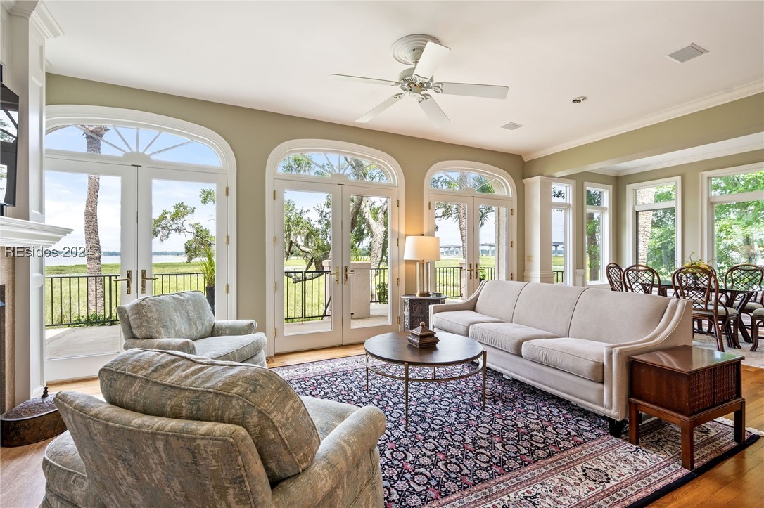 94 Crosstree Drive N