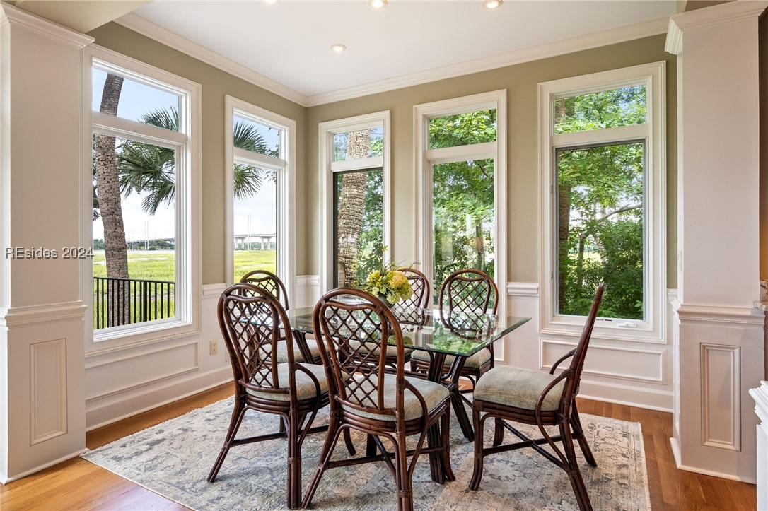 94 Crosstree Drive N