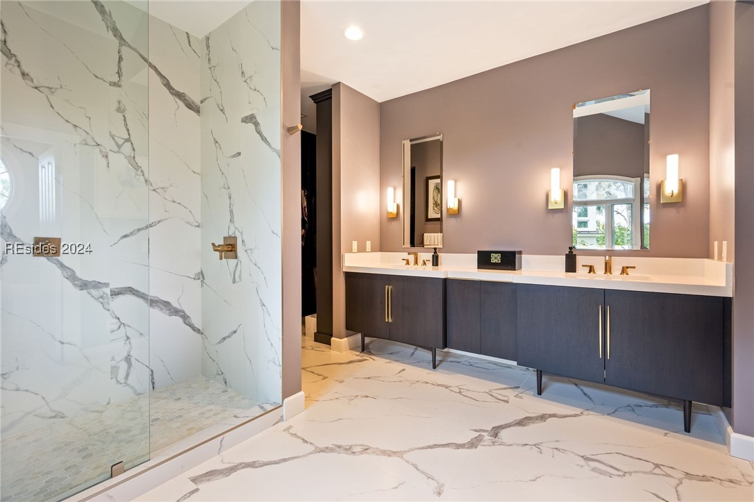 94 Crosstree Drive N