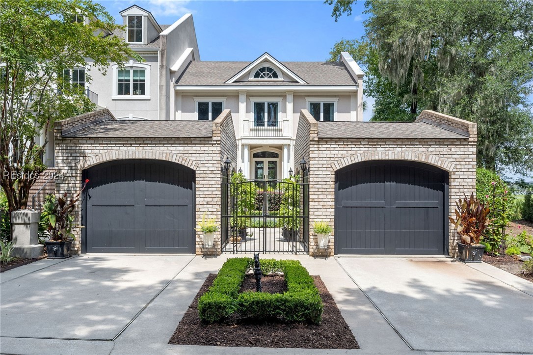 94 Crosstree Drive N