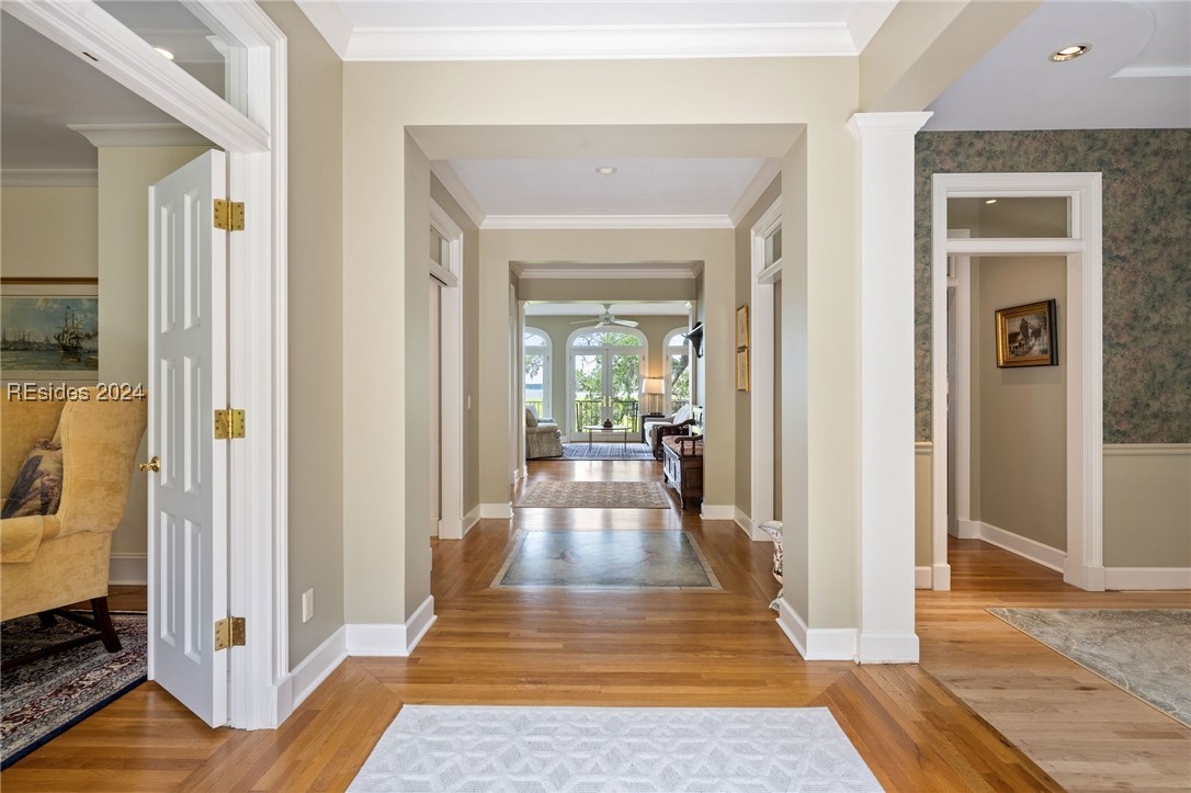 94 Crosstree Drive N