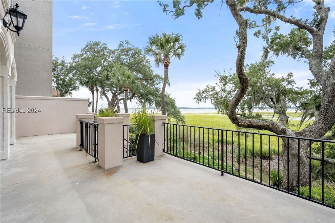 94 Crosstree Drive N