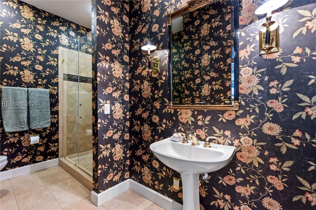 94 Crosstree Drive N