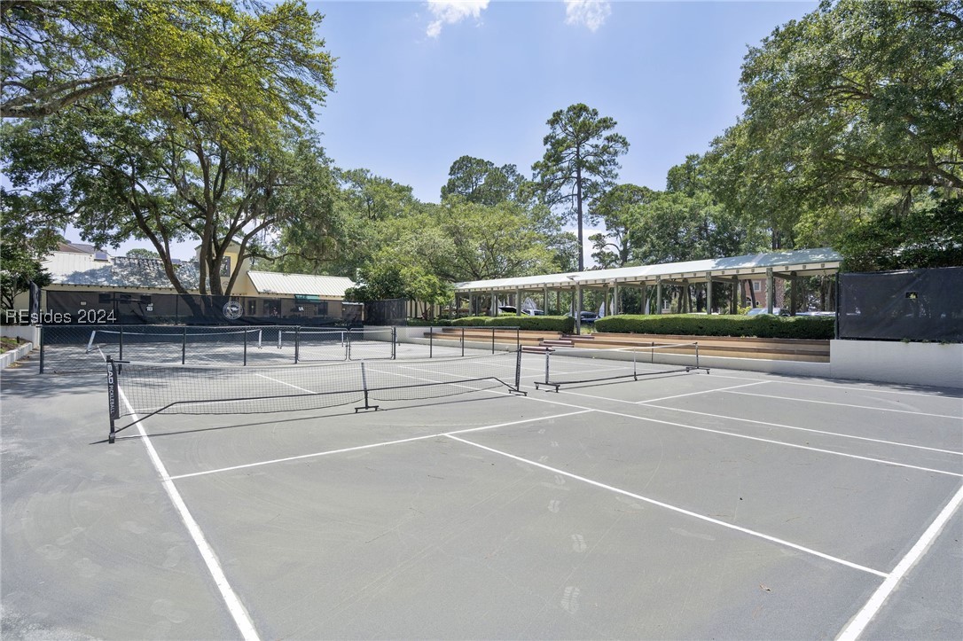 94 Crosstree Drive N