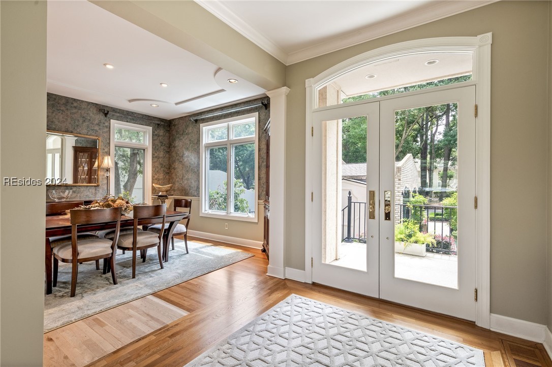 94 Crosstree Drive N