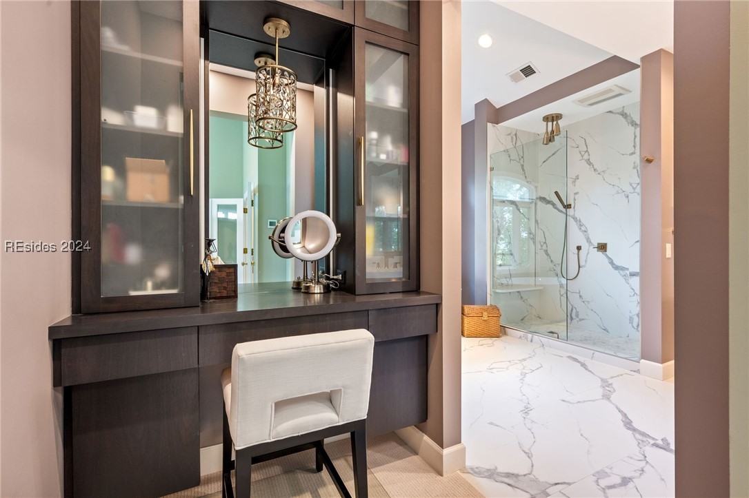 94 Crosstree Drive N