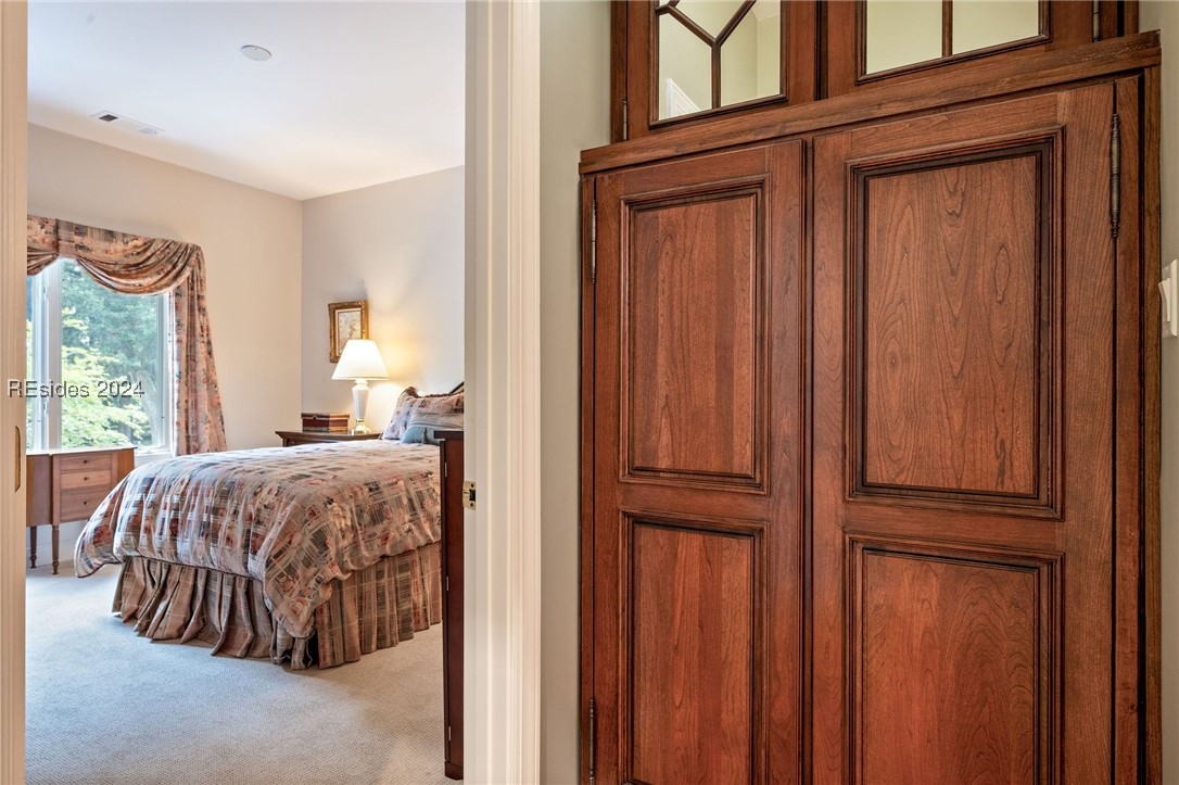 94 Crosstree Drive N