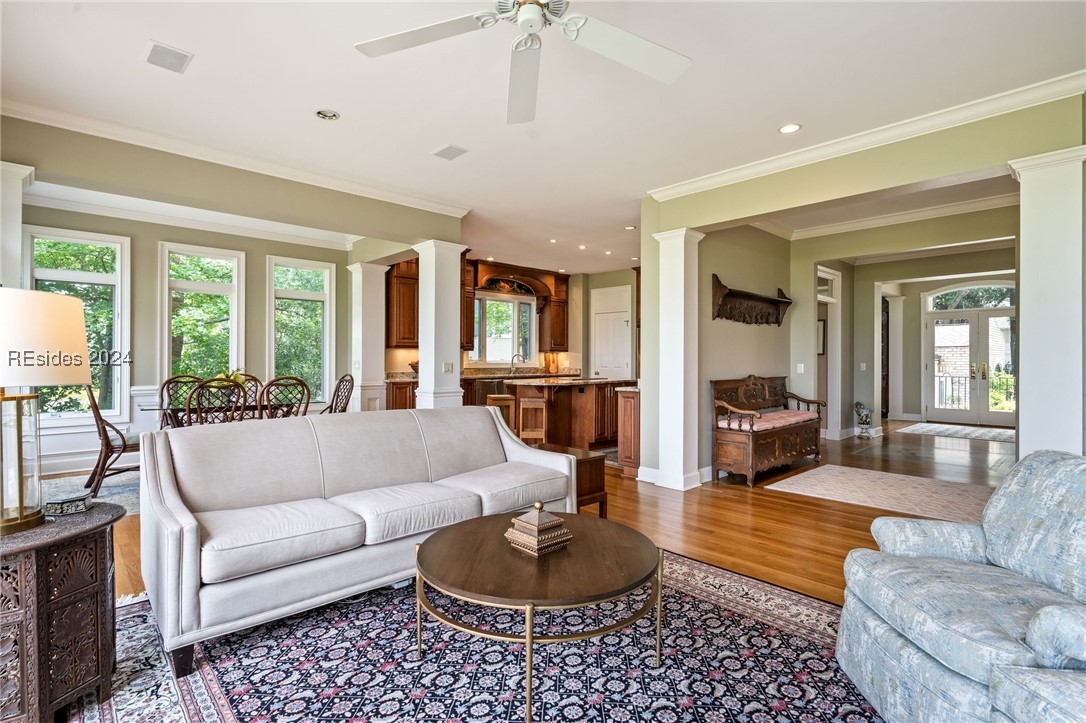 94 Crosstree Drive N