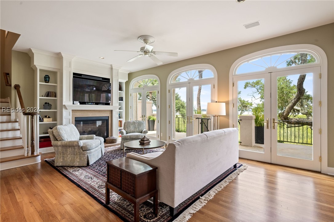 94 Crosstree Drive N