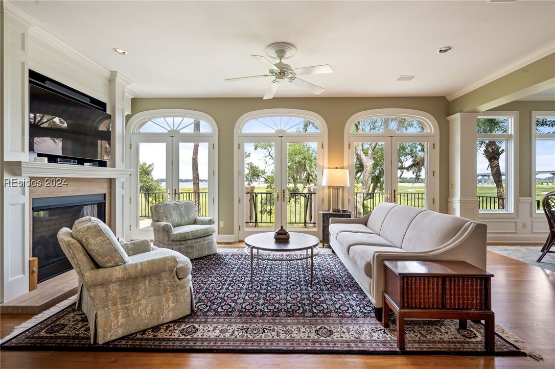 94 Crosstree Drive N