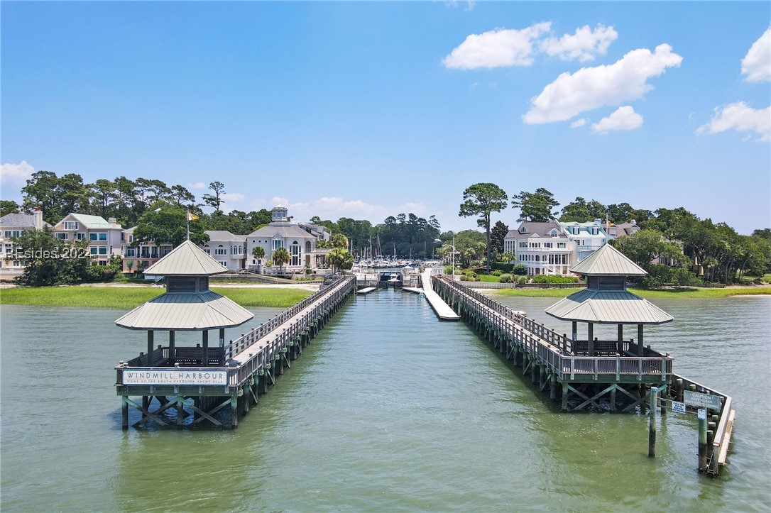 94 Crosstree Drive N