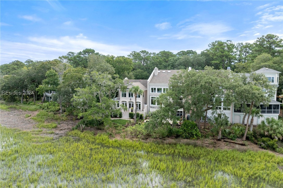 94 Crosstree Drive N