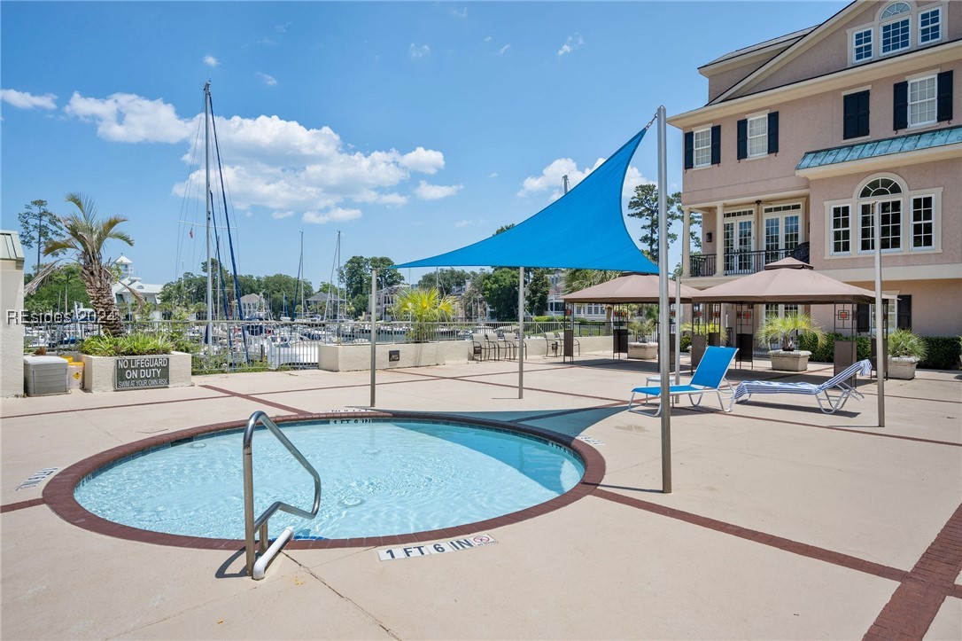 94 Crosstree Drive N