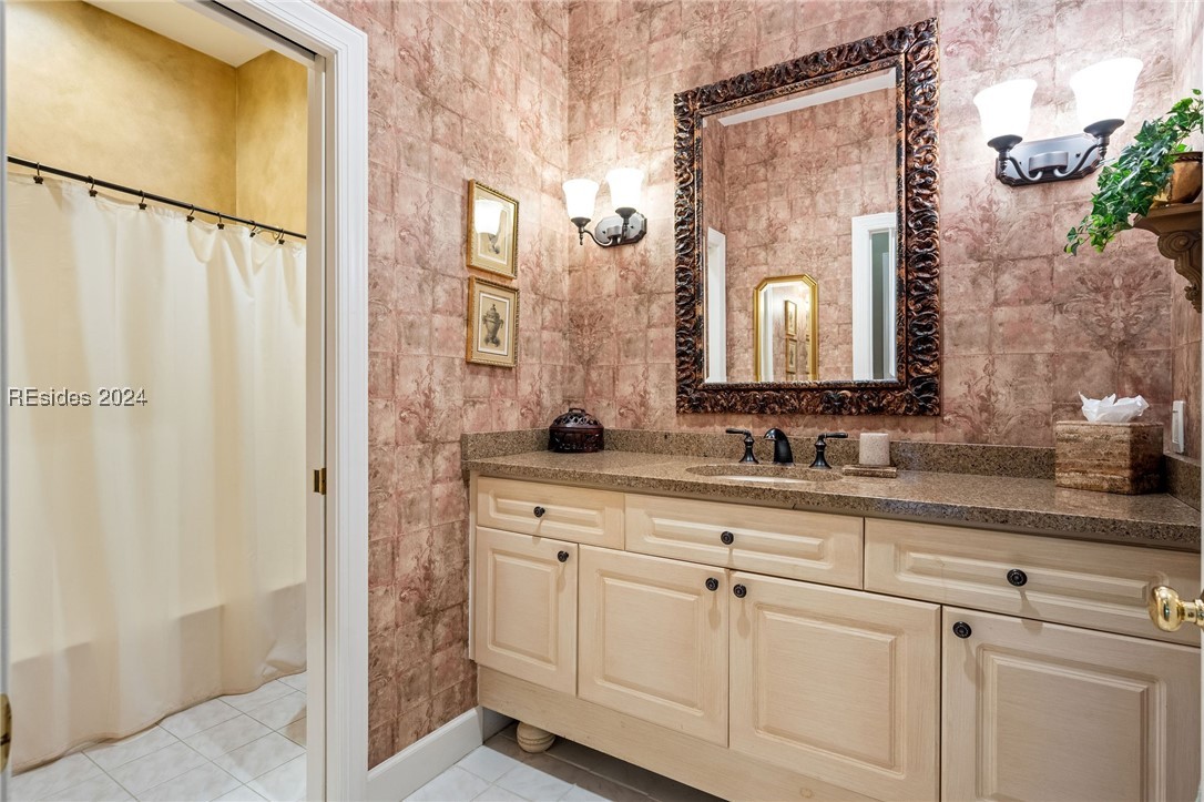 94 Crosstree Drive N