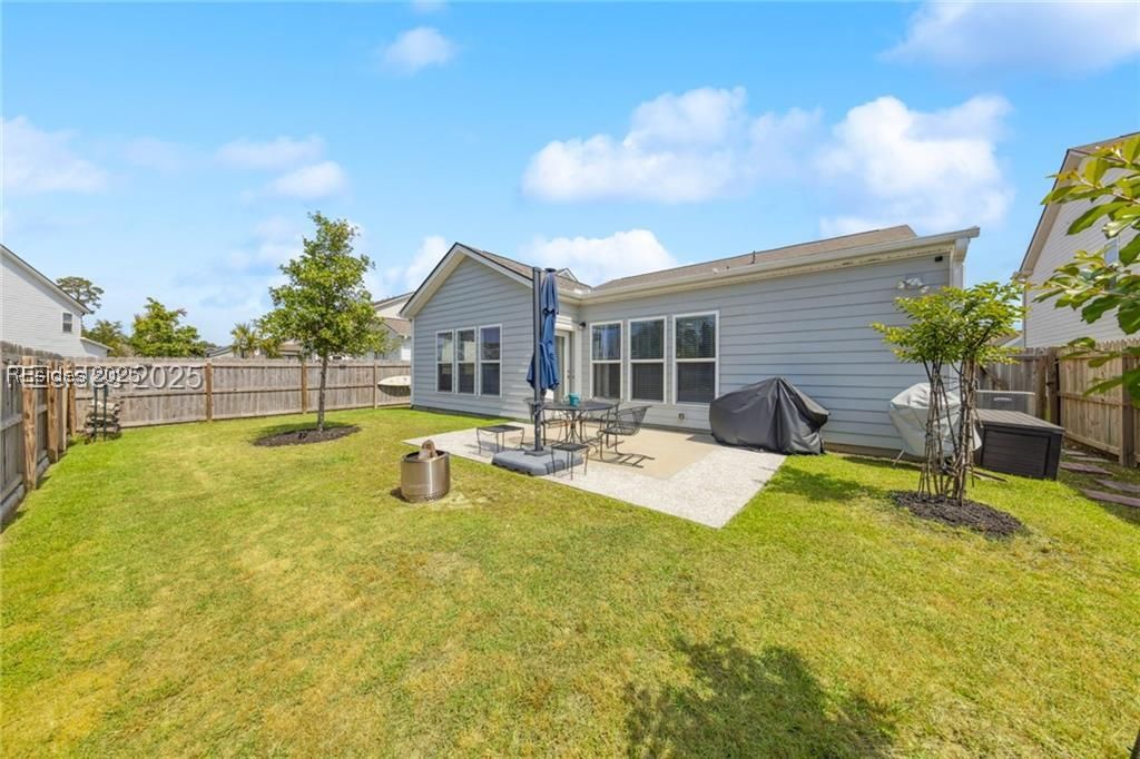 893 Danner Dr