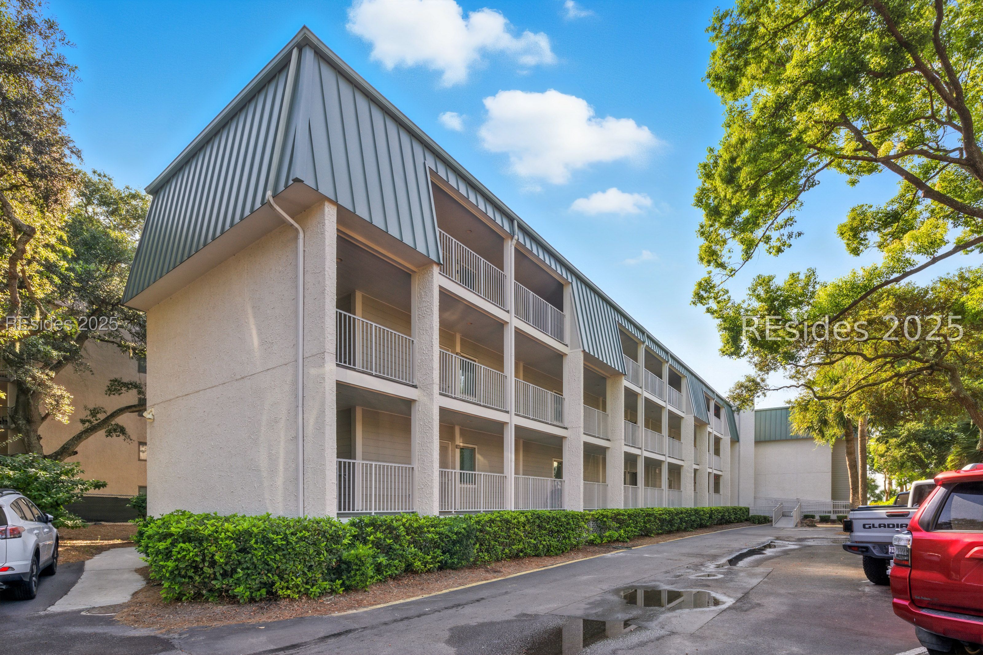 15 Forest Beach Drive Unit: 3B