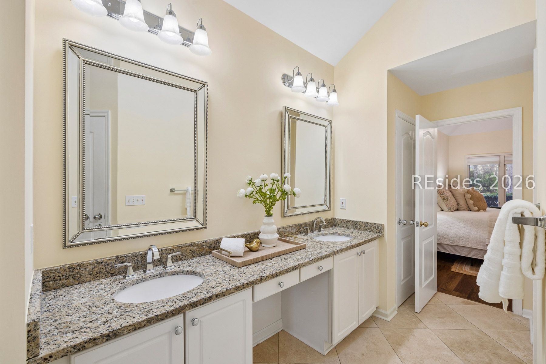 2 Hummingbird Court