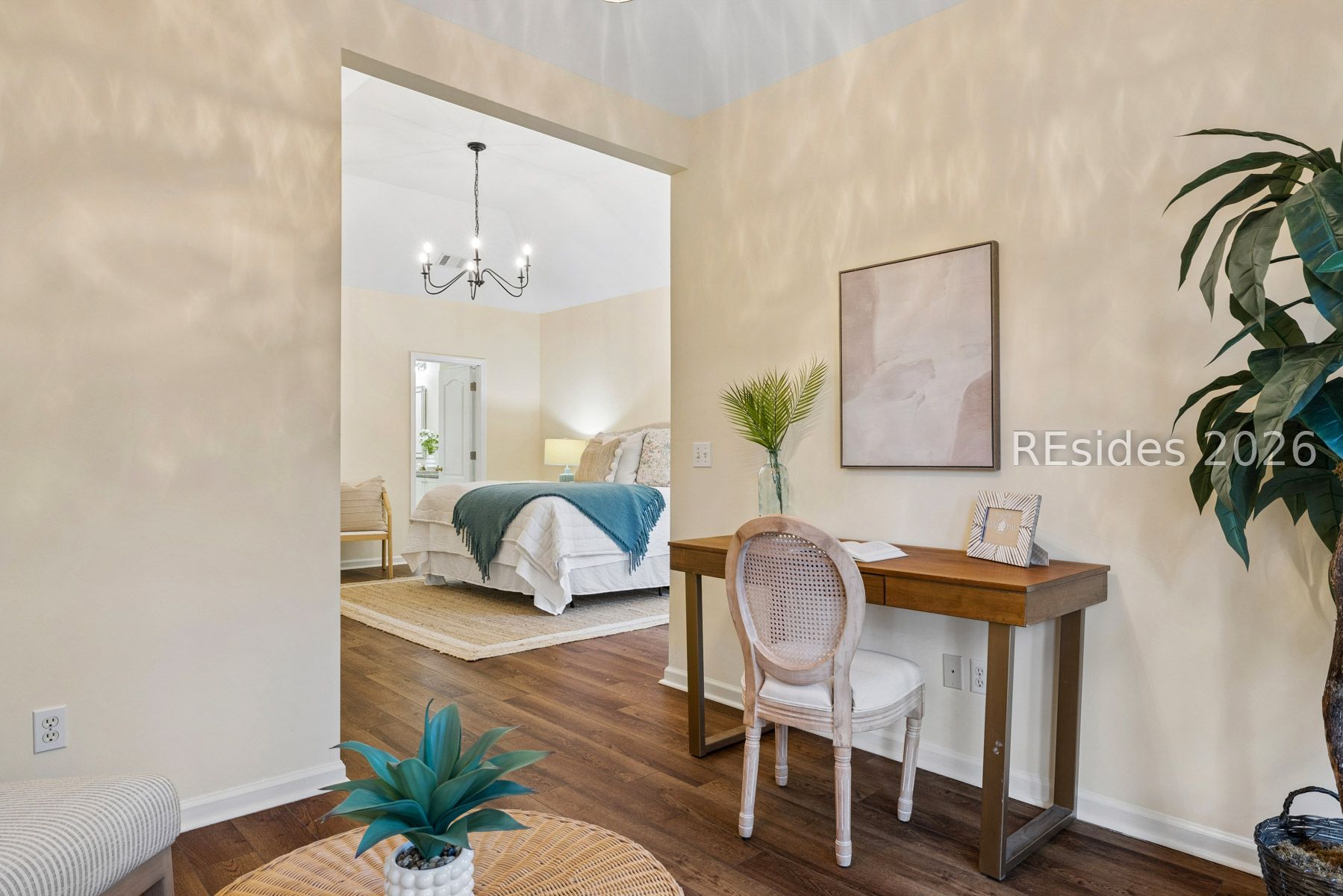 2 Hummingbird Court