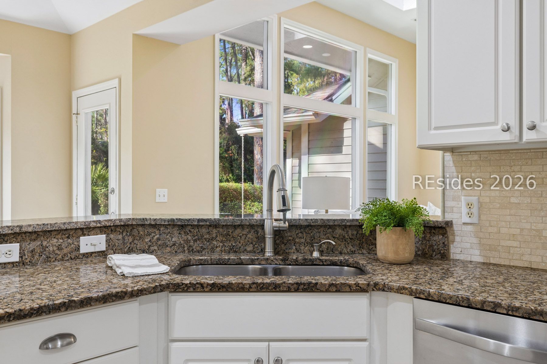 2 Hummingbird Court