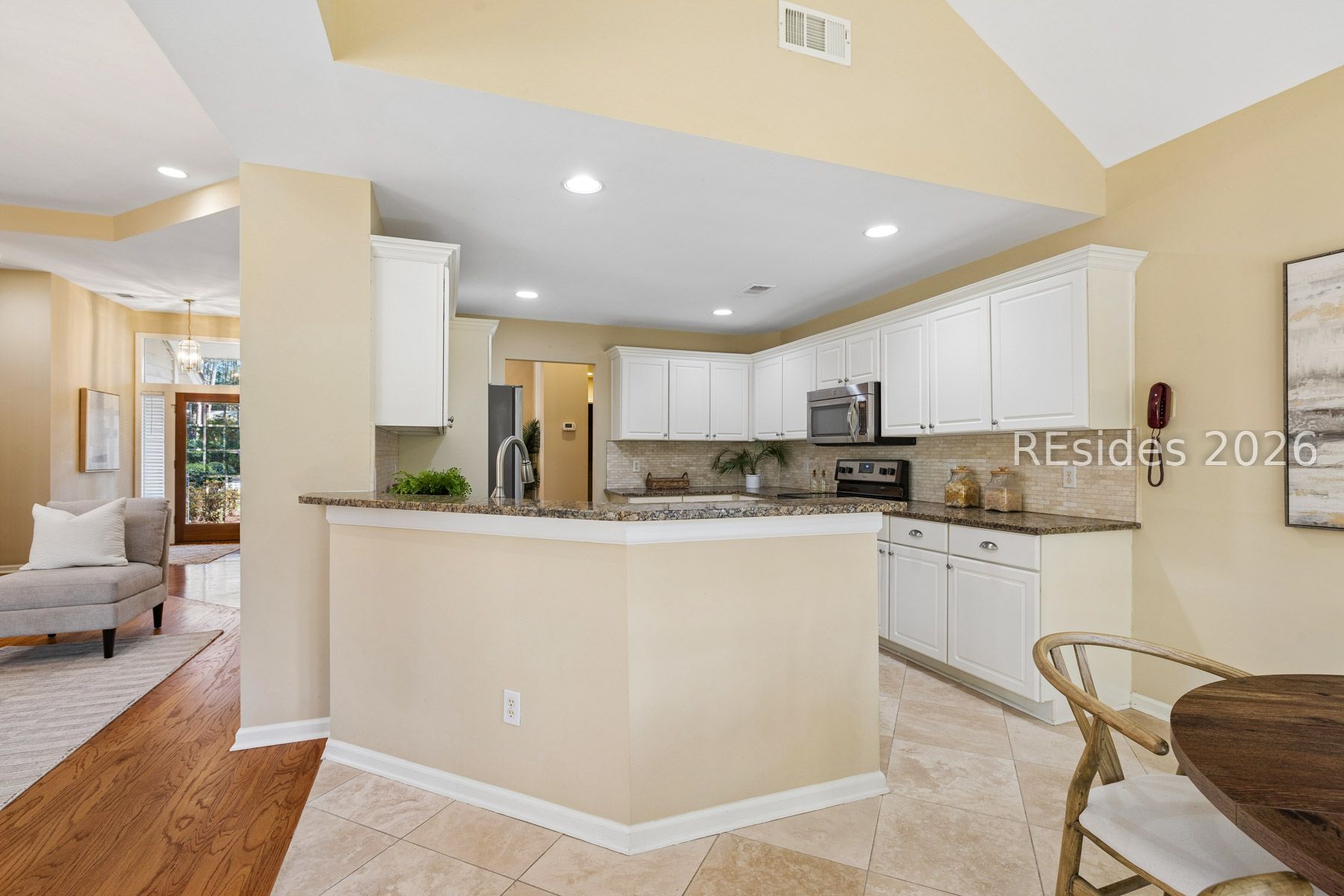 2 Hummingbird Court