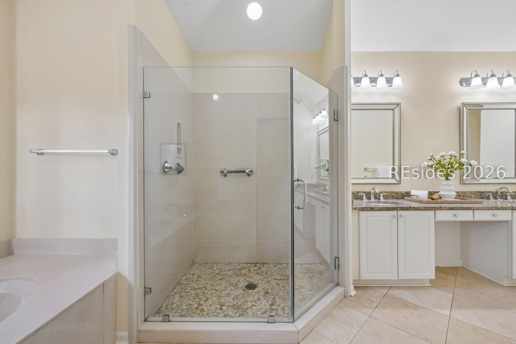 2 Hummingbird Court