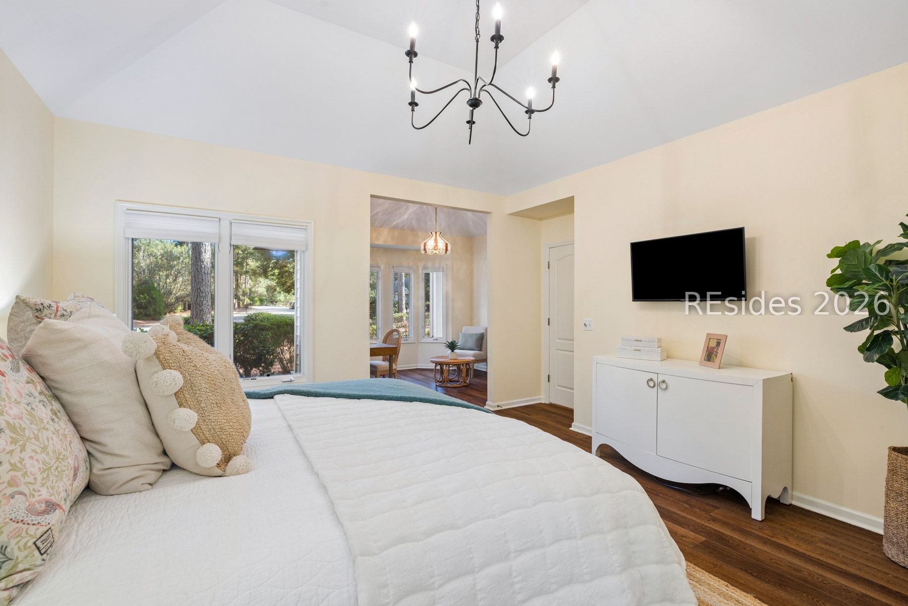 2 Hummingbird Court