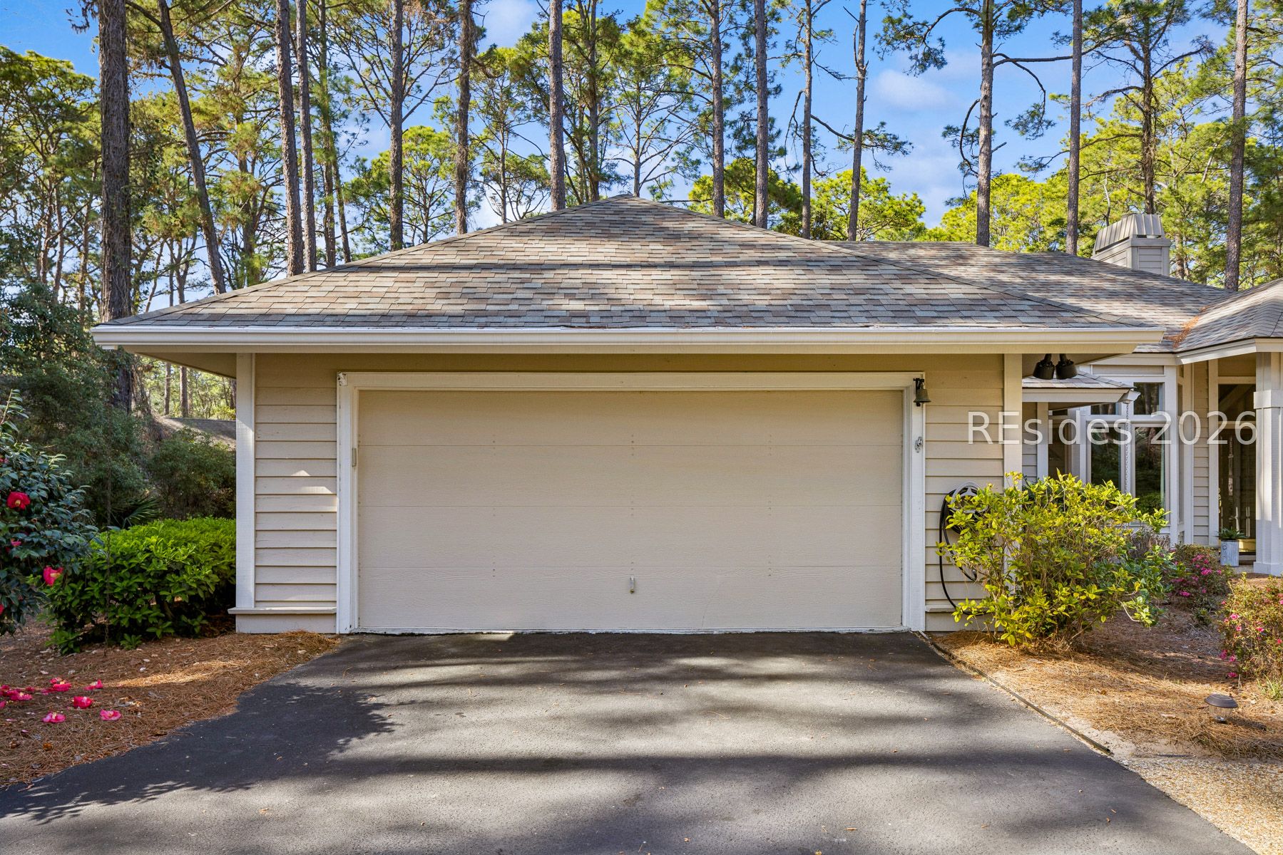 2 Hummingbird Court