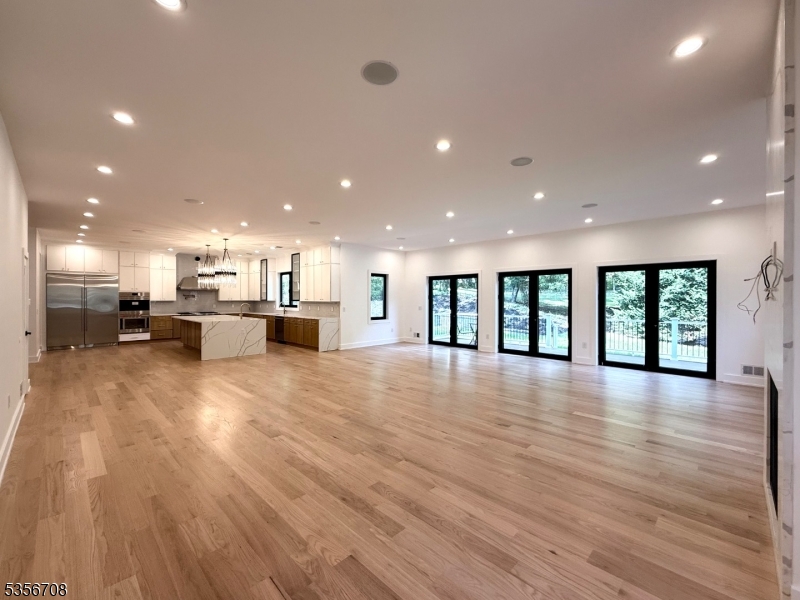6 Cambridge Dr