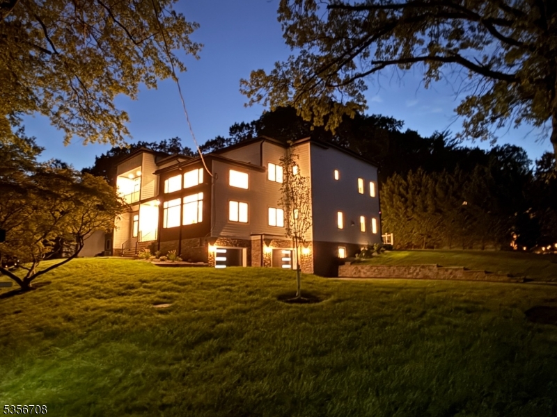 6 Cambridge Dr