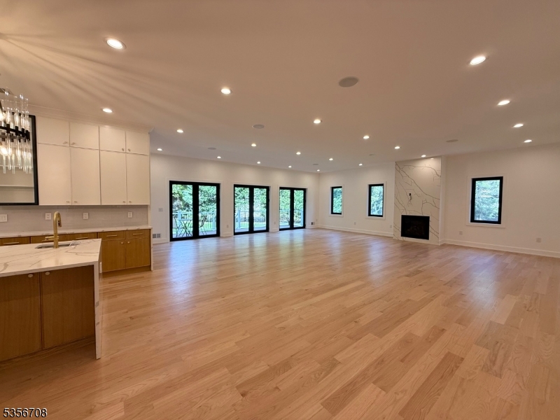 6 Cambridge Dr