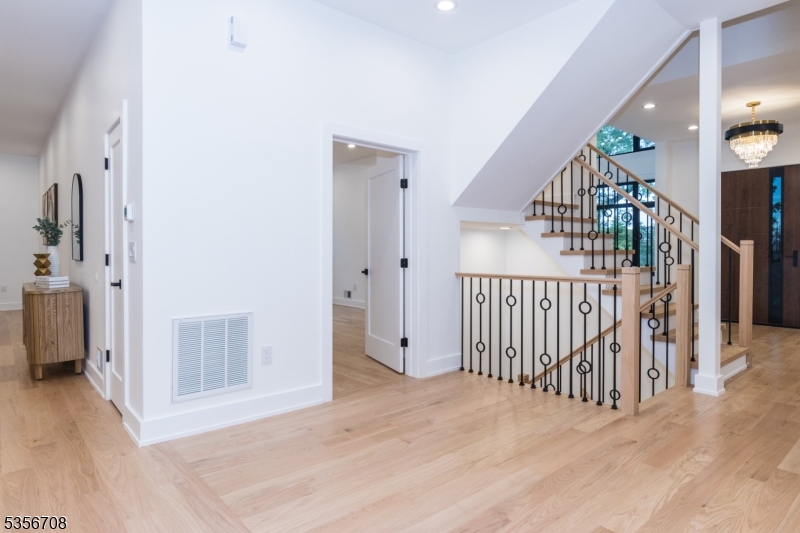 6 Cambridge Dr
