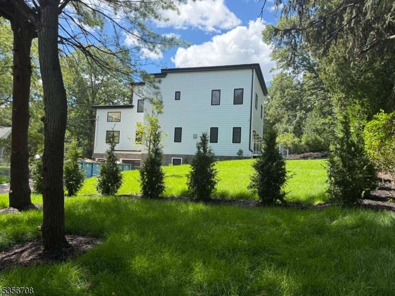 6 Cambridge Dr