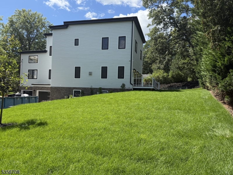 6 Cambridge Dr