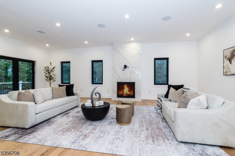6 Cambridge Dr